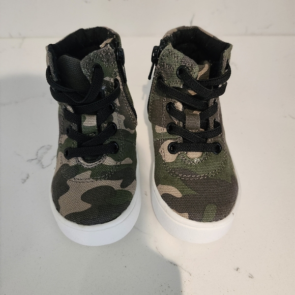 NWOT Gap Camo Sneakers - Picture 3 of 7